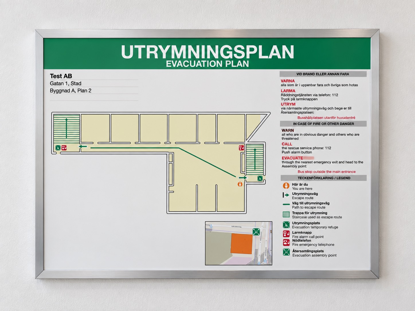 Färdig utrymningsplan gjord i Exitra: planritning med utrymningsvägar,
                trappor, larmknappar, teckenförklaring och situationsplan.
